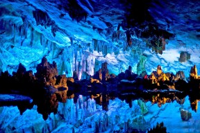 九游体育下载-中路密集防守是否阻断技术流球队传控链条，足球中路防守