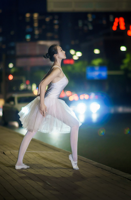 尼斯防守站位统一化解多次险情，尼克斯防守